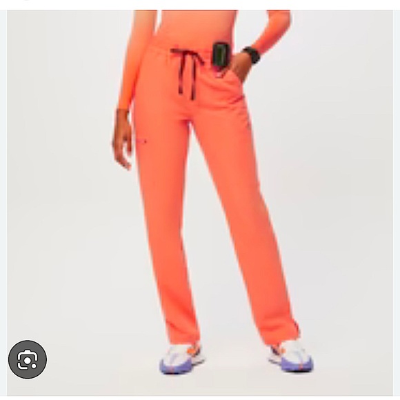 FIGS - Scrub SET- Papaya - Catarina Top (Small) - Dowa High Waisted (Small/Tall) - Picture 3 of 12